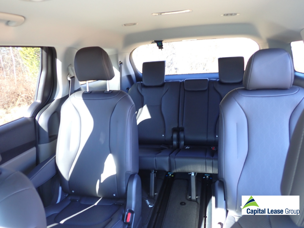 Flexible interior seating in Kia Carnaval minivan